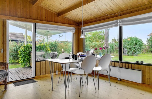 Fej House | Nice home in Fejø with kitchen