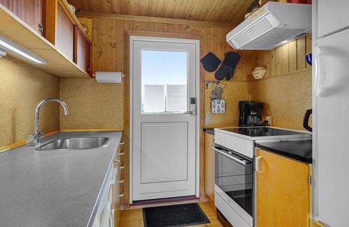 Fej House | Nice home in Fejø with kitchen