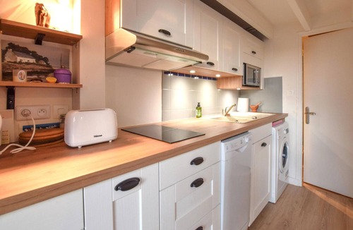 Montmartin-sur-Mer House | Nice home in Montmartin-sur-Mer