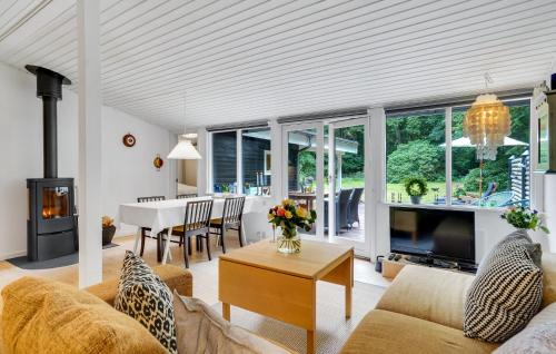 Asserbo House | Nice Home In Frederiksværk With Wifi