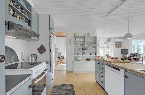 Lild Strand House | Nice home in Frøstrup with WiFi
