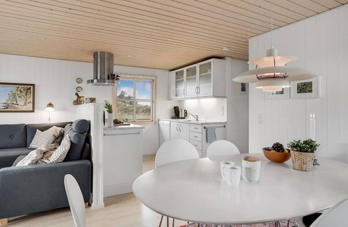 Lild Strand House | Nice home in Frøstrup with WiFi