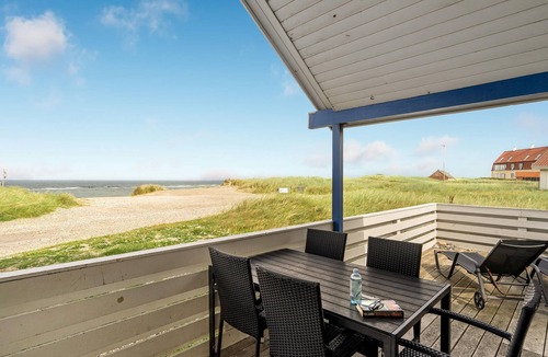 Lild Strand House | Nice home in Frøstrup with kitchen