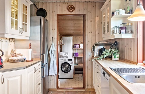 Gedesby House | Nice home in Gedser with kitchen