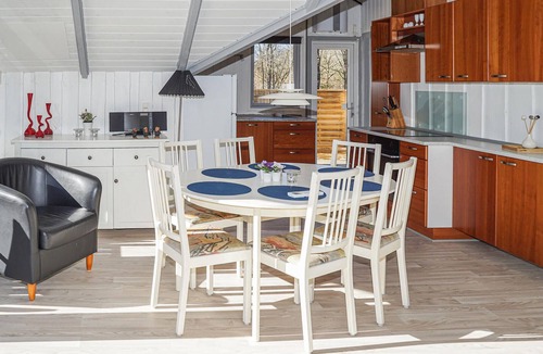 Skygge House | Nice home in Give with WiFi