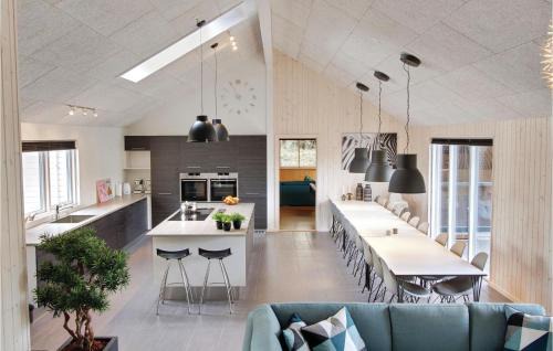 Fjellerup Strand House | Nice Home In Glesborg With Kitchen