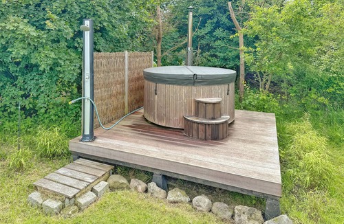 Fjellerup Strand House | Nice home in Glesborg with sauna