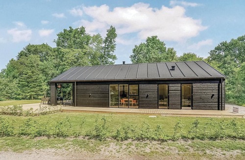 Fjellerup House | Nice home in Glesborg with sauna