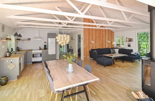 Fjellerup Strand House | Nice home in Glesborg with WiFi