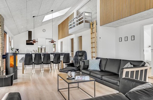 Bønnerup Strand House | Nice home in Glesborg with sauna