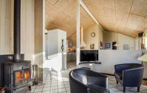 Fjellerup Strand House | Nice Home In Glesborg With Sauna