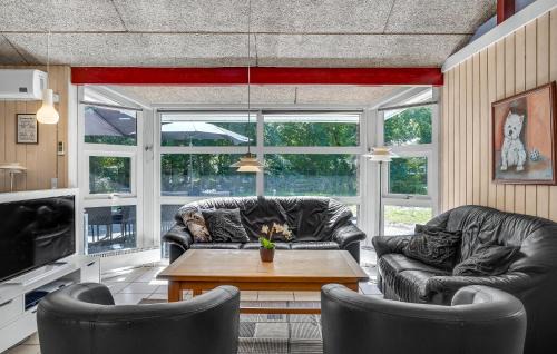 Fjellerup Strand House | Nice Home In Glesborg With Sauna