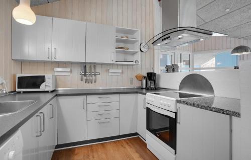 Fjellerup Strand House | Nice Home In Glesborg With Sauna