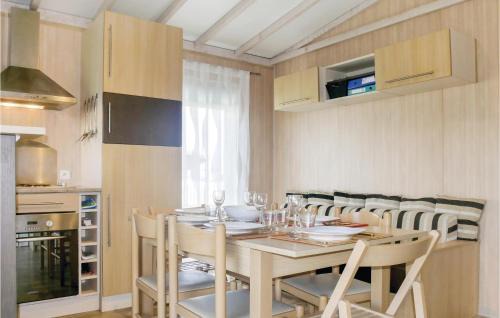 Grandcamp-Maisy House | Nice Home In Grandcamp Maisy With Wifi