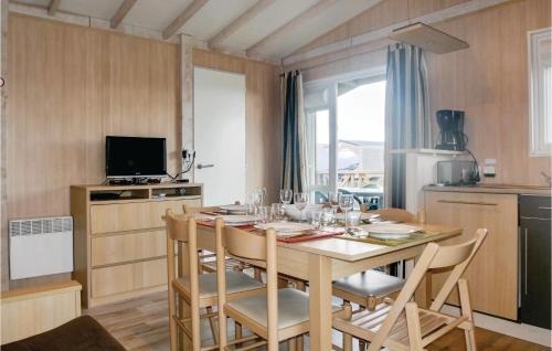 Grandcamp-Maisy House | Nice Home In Grandcamp Maisy With Wifi