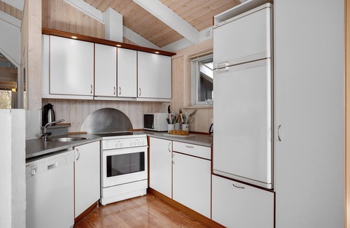 Grenaa House | Nice home in Grenaa with kitchen