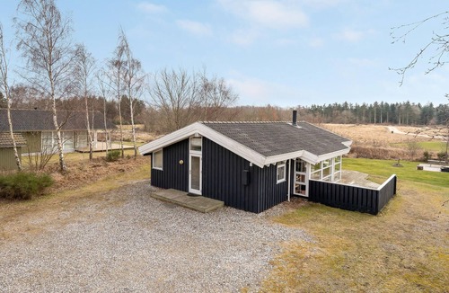 Grenaa House | Nice home in Grenaa with kitchen