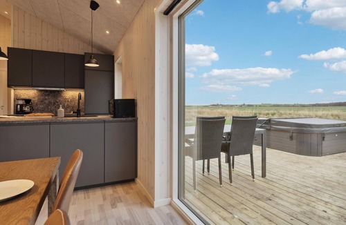 Grenaa House | Nice home in Grenaa with kitchen