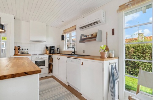 Gudhjem House | Nice home in Gudhjem with kitchen
