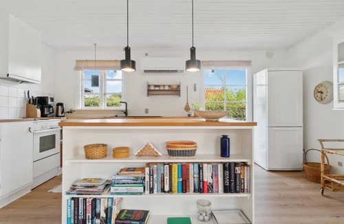 Gudhjem House | Nice home in Gudhjem with kitchen