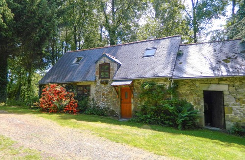 Guern House | Nice home in Guern with WiFi