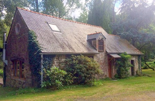 Guern House | Nice home in Guern with WiFi