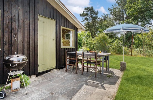 Hadsund House | Nice home in Hadsund with kitchen