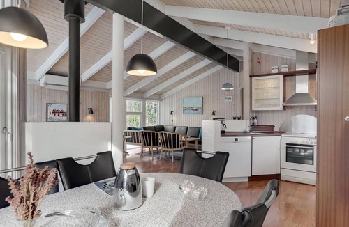 Hou House | Nice home in Hals with kitchen