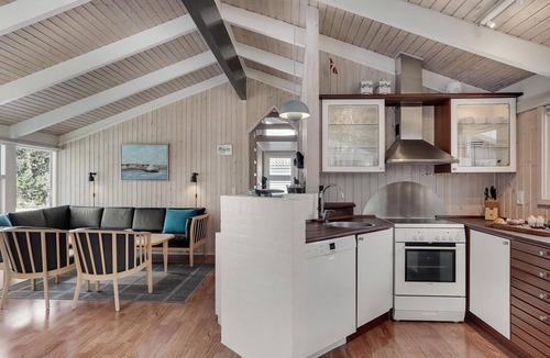Hou House | Nice home in Hals with kitchen