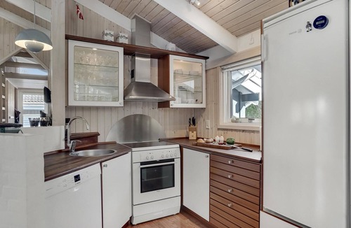 Hou House | Nice home in Hals with kitchen