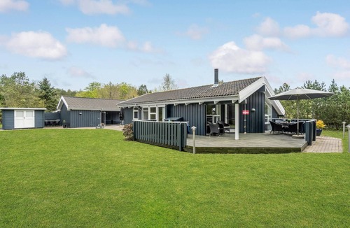 Hou House | Nice home in Hals with kitchen