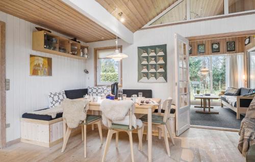 Hou House | Nice Home In Hals With Sauna