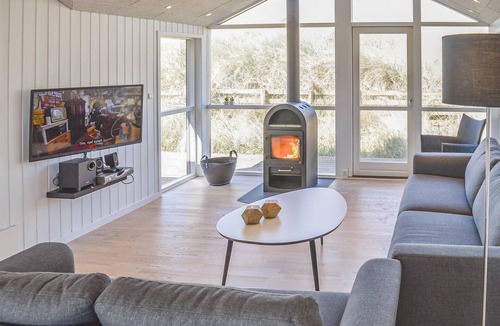 Vrist Strand House | Nice home in Harboøre with sauna