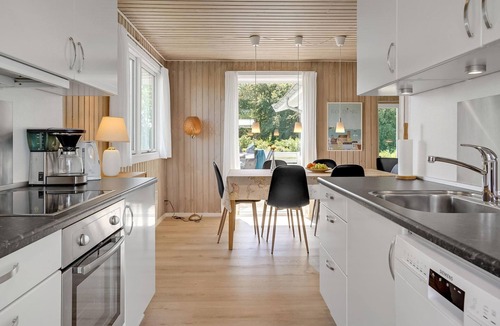 Hejlsminde Strand House | Nice home in Hejls with kitchen