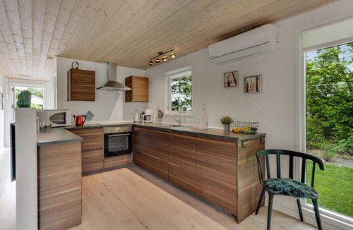 Bork Havn House | Nice home in Hemmet with kitchen