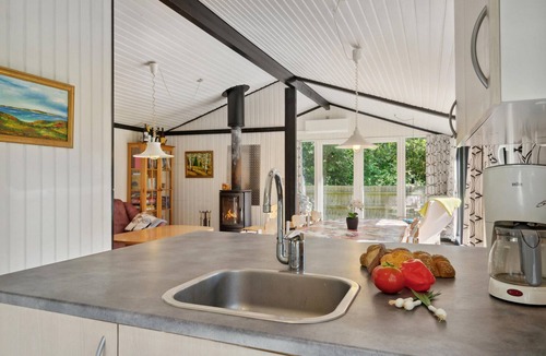 Hojslev House | Nice home in Højslev with kitchen