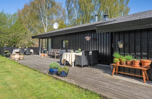 Hornbaek House | Nice home in Hornbæk with kitchen