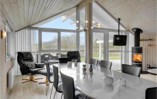 Hovborg House | Nice Home In Hovborg With Kitchen