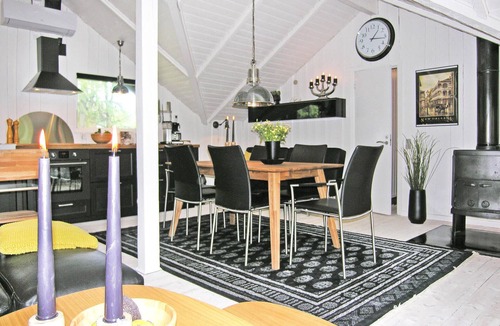 Østerskov House | Nice home in Humble with kitchen