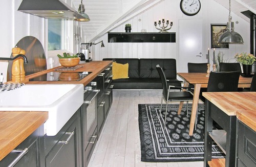 Østerskov House | Nice home in Humble with kitchen