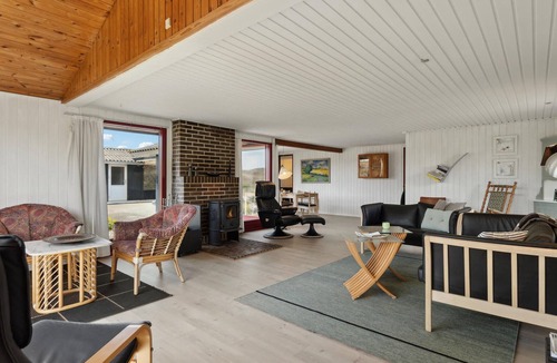Haurvig House | Nice home in Hvide Sande with sauna