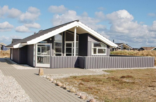 Bjerregard Strand House | Nice home in Hvide Sande with sauna