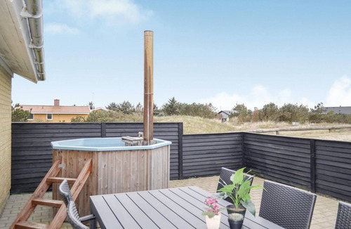 Bjerregaard House | Nice home in Hvide Sande with kitchen
