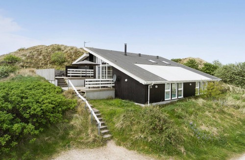 Haurvig House | Nice home in Hvide Sande with sauna