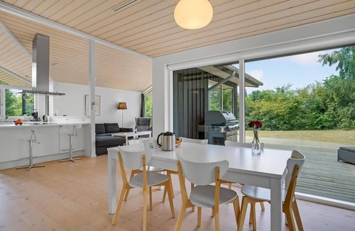 Kulhuse House | Nice home in Jægerspris with kitchen