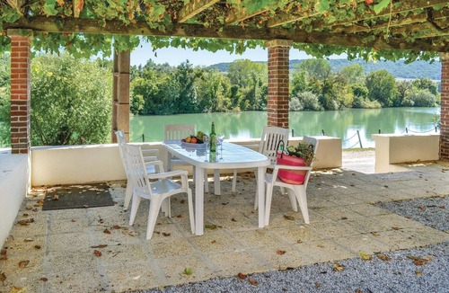 Jaulgonne House | Nice home in Jaulgonne with house sea view