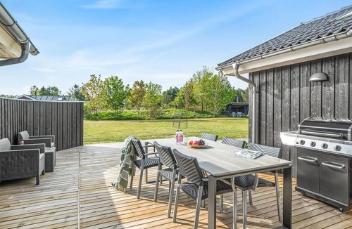 Bratten Strand House | Nice home in Jerup with WiFi