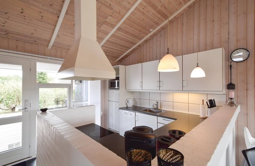 Pøt Strandby House | Nice home in Juelsminde with sauna