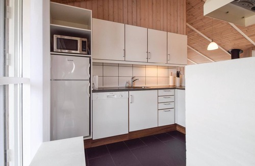 Pøt Strandby House | Nice home in Juelsminde with sauna