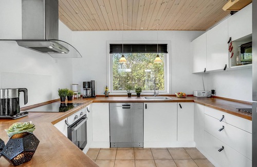 Pøt Strandby House | Nice home in Juelsminde with sauna